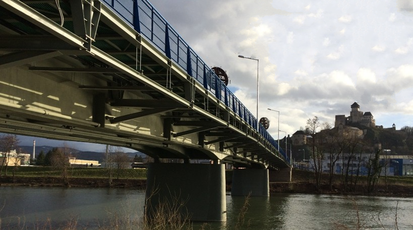 Brücke zur Insel Ostrov